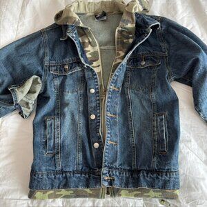 Large Vintage MacGear Classic Denim Jean Jacket with attached CAMO Hoodie